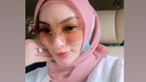 Penampilan Zaskia Gotik Pakai Hijab Tuai Pujian, Cantik Manglingi Unggahan Zaskia Gotik memakai hijab tuai pujian dari netizen. Ia terlihat cantik dan manglingi. Yuk kita intip!