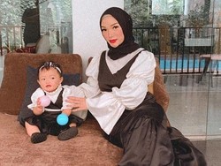 Penampilan Zaskia Gotik Pakai Hijab Tuai Pujian, Cantik Manglingi!