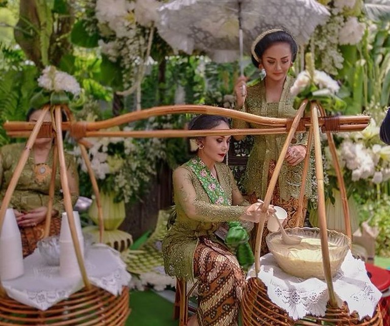 Potret Kompak Yuni Shara dan Krisdayanti, Sibling Goals!