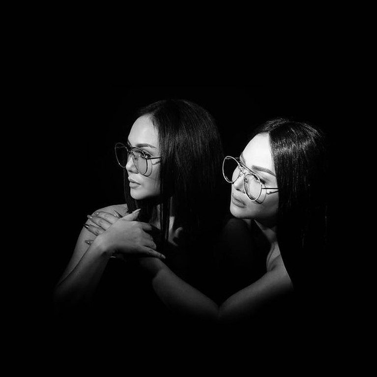 Potret Kompak Yuni Shara dan Krisdayanti, Sibling Goals!