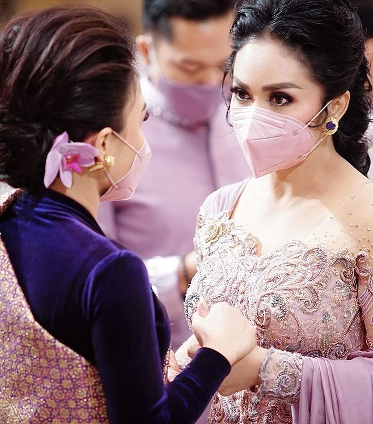 Potret Kompak Yuni Shara dan Krisdayanti&comma; Sibling Goals&excl;