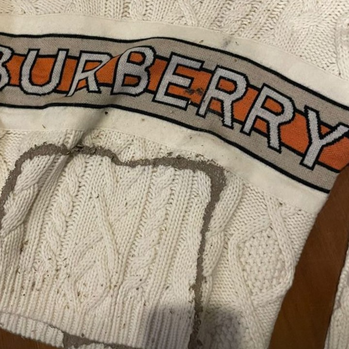 <p>Koleksi baju putra Rachel Vennya yang seluruhnya merupakan fahsion branded rusak oleh rayap. Salah satunya ada Jumper Kids dari brand Burberry. Di situs Giglio, sweater itu dibanderol mencapai Rp5,2 juta. (Foto: Instagram: @rachelvennya)</p>