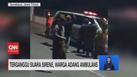 VIDEO: Terganggu Suara Sirine, Warga Adang Ambulans