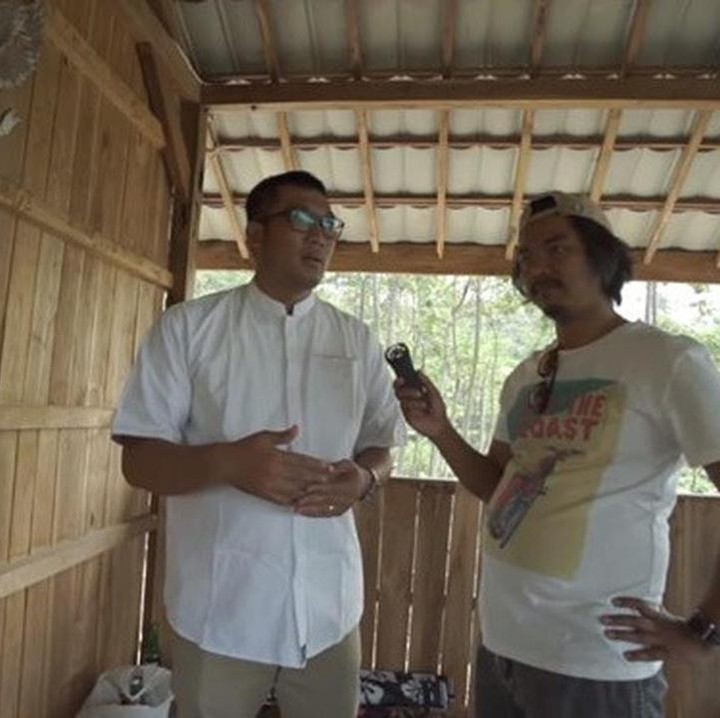 <p>Beberapa waktu lalu, Dodit menyambangi rumah tersebut bersama Om Hao, yakni praktisi atau ahli retrokognisi seperti time travel dari tim Kisah Tanah Jawa. (Foto: YouTube: Dodit Mulyanto)</p>