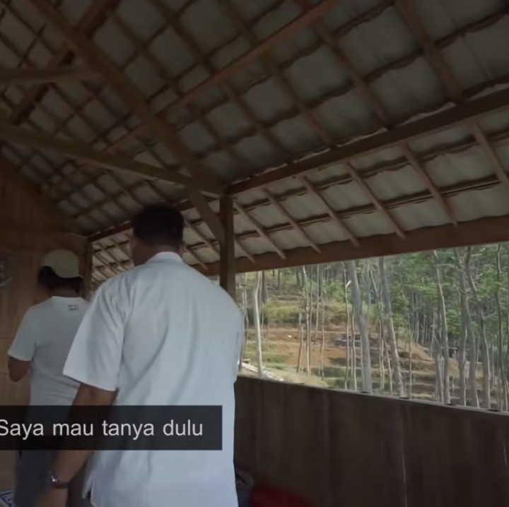 <p>Dari seluruh bagian, Om Hao mengatakan bahwa ada banyak sejarah yang terjadi di area rumah miliki Dodit. Bagaimana menurut penilaian Bunda? (Foto: YouTube: Dodit Mulyanto)</p>