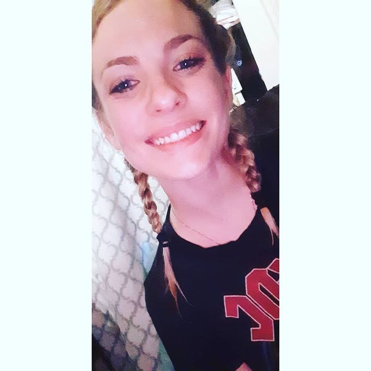 Bintang porno asal Amerika ditemukan tewas di dalam mobil karena luka tembak&period; Ia diduga bunuh diri karena depresi&period; Intip sosoknya&excl;