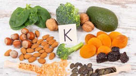 Vitamin K: Manfaat, Sumber, dan Dosis Harian