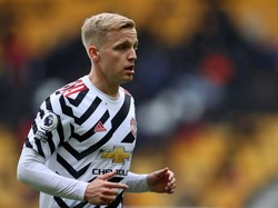 MU Luncurkan Jersey Baru, Van de Beek Kena Ejek