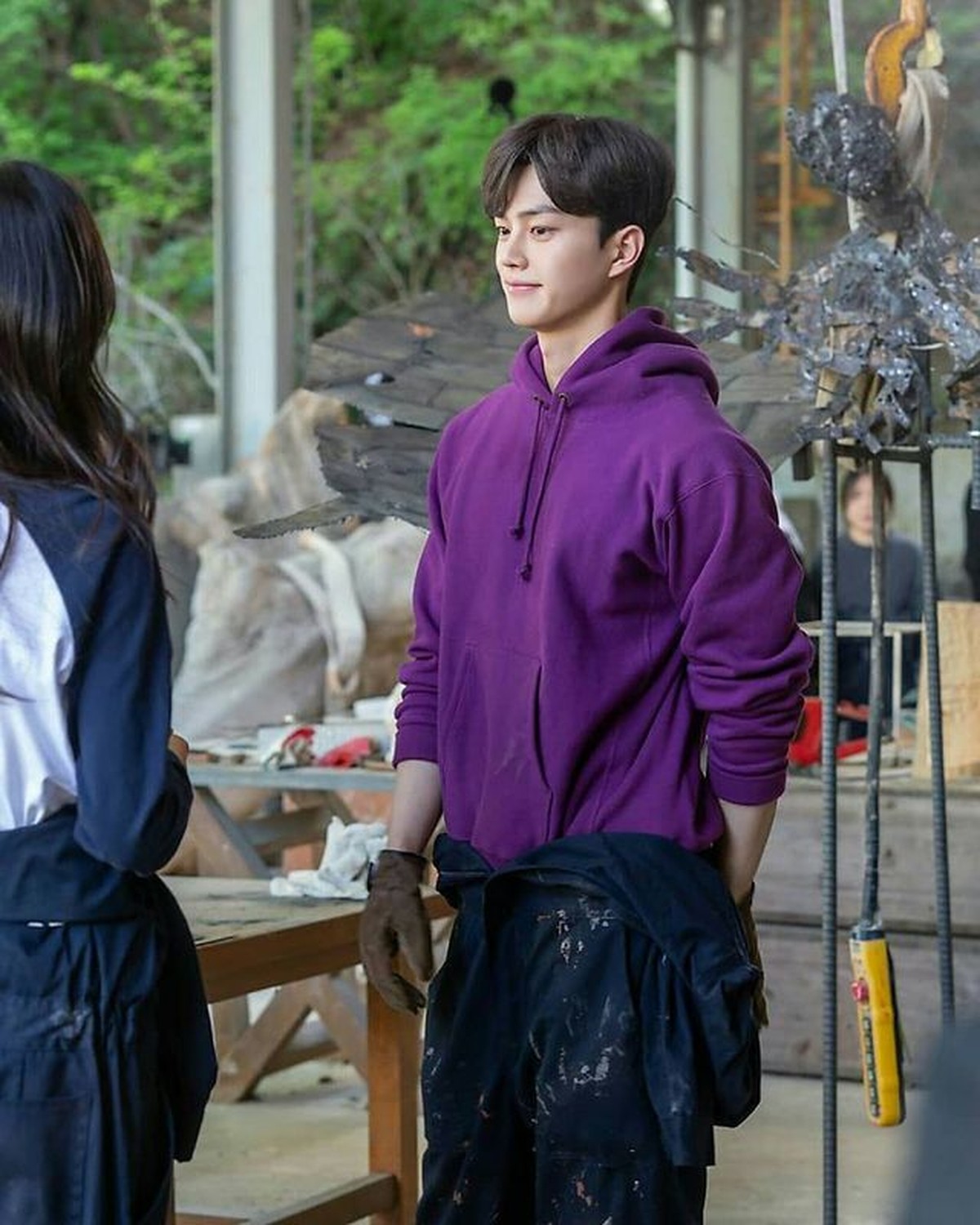 Song Kang sedang naik daun berkat perannya di drama Nevertheless&period; Yuk kita intip potret tampannya saat candid di lokasi syuting&excl;