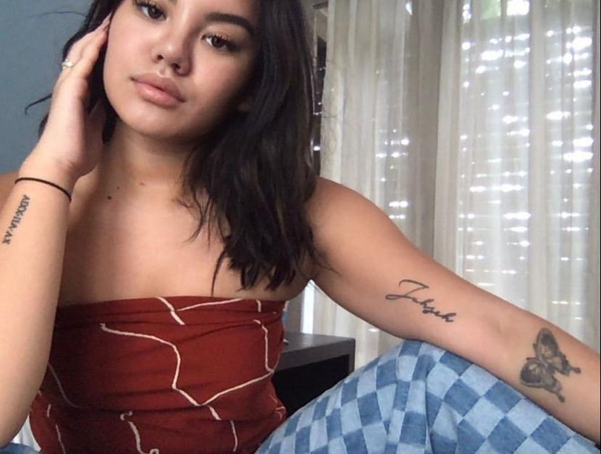 Berikut ini adalah deretan potret cantik artis Tanah Air saat pamer tato&period; Yuk intip siapa saja&excl;