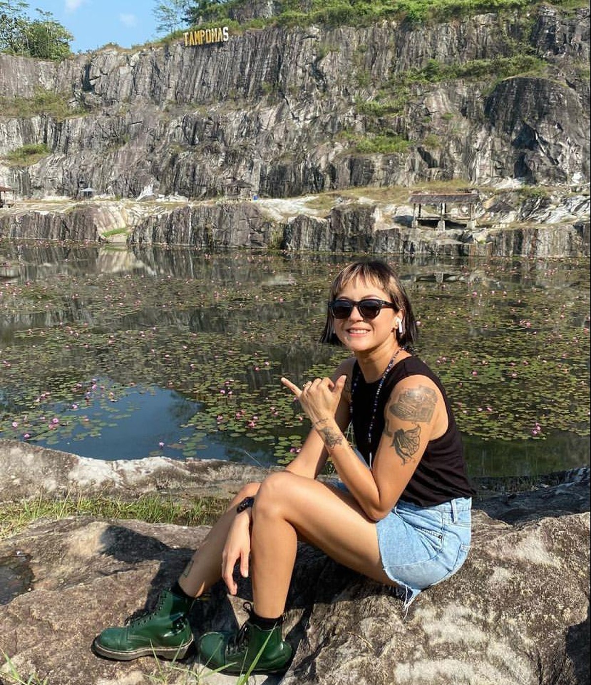 Berikut ini adalah deretan potret cantik artis Tanah Air saat pamer tato&period; Yuk intip siapa saja&excl;