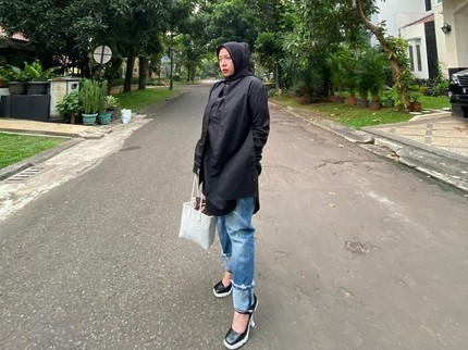7 Potret Perubahan Melly Goeslaw Turun 30 Kg, Makin Modis & Pangling Abis