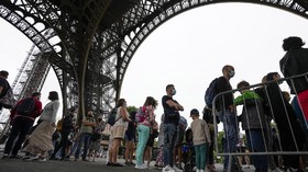 Redup Gairah Wisata di 'Kota Cahaya' Paris
