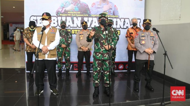 Panglima TNI menjelaskan pemutusan penularan virus Covid-19 bisa lewat strategi defensif oleh masyarakat dan ofensif oleh tenaga kesehatan.