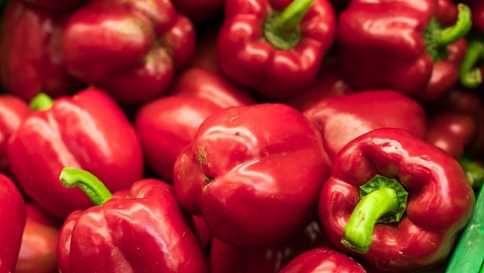 Paprika merah kaya akan antioksidan yang berperan penting dalam proses penuaan yang sehat.
