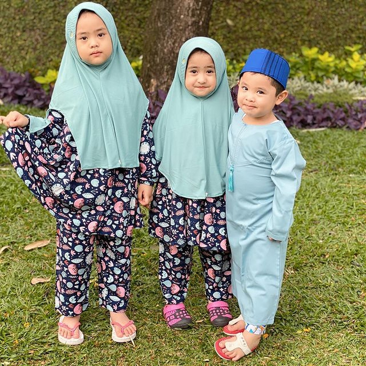 Potret Gemoy Anak-anak Oki Setiana Dewi Kompak Pakai Baju Kembaran