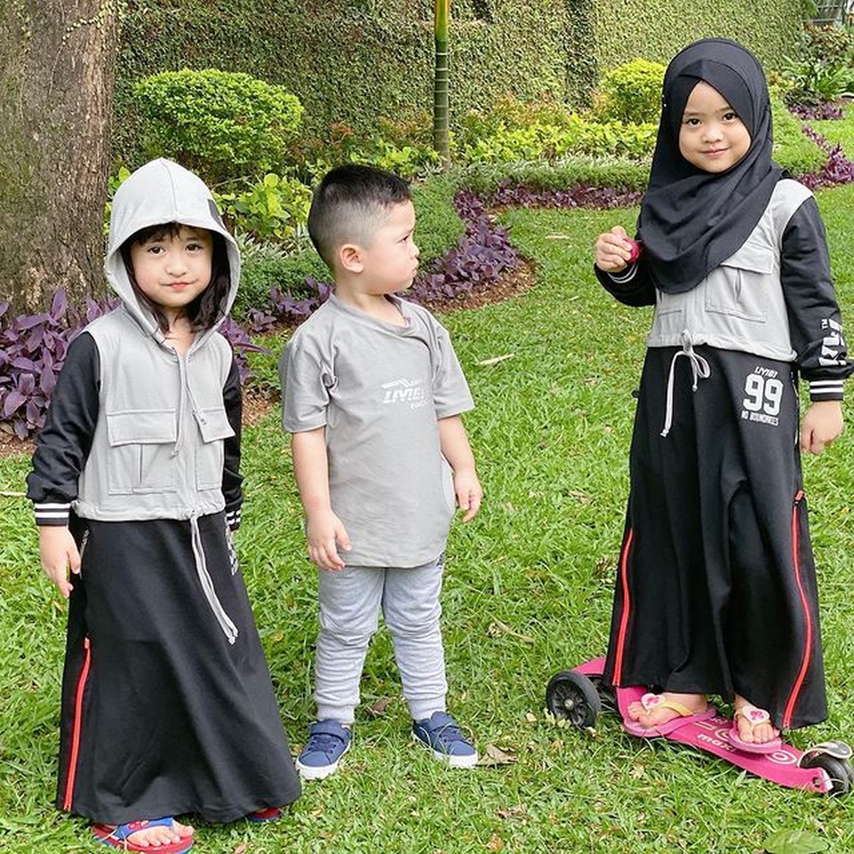 Potret Gemoy Anak-anak Oki Setiana Dewi Kompak Pakai Baju Kembaran