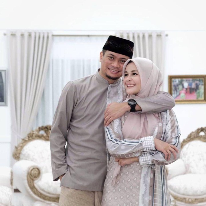 <p>Adnan dan Priska sering mengungkapkan rasa sayang di media sosial. Ikut adem ya, Bunda, melihatnya.(Foto: Instagram @priskaparamita)</p>