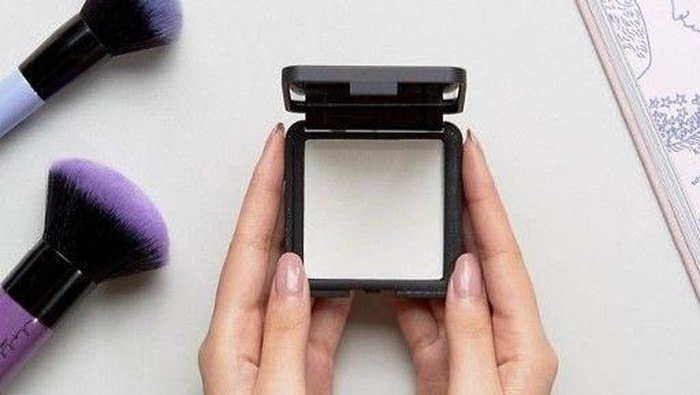 Nggak Kalah Sama yang Viral, Wajib Coba 4 Two Way Cake Compact Powder Lokal