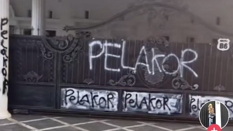 Rumah Penuh Coretan Pelakor Viral