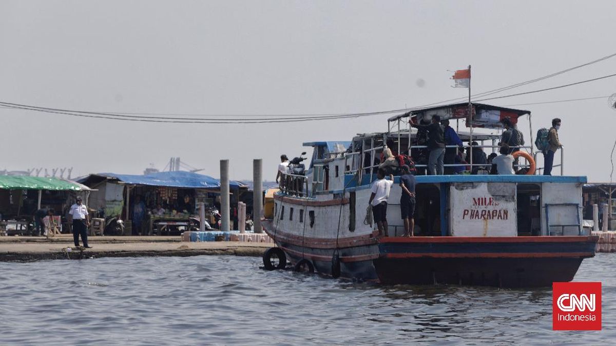 Kapal Mati di Tengah Laut, 26 Penumpang Dievakuasi ke Pulau Panggang