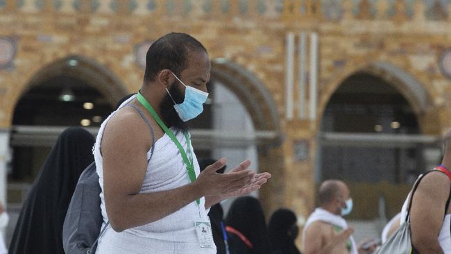 Jemaah haji harus waspada terhadap ancaman dehidrasi. Salah satu ciri-ciri dehidrasi bisa terlihat dari air urine.