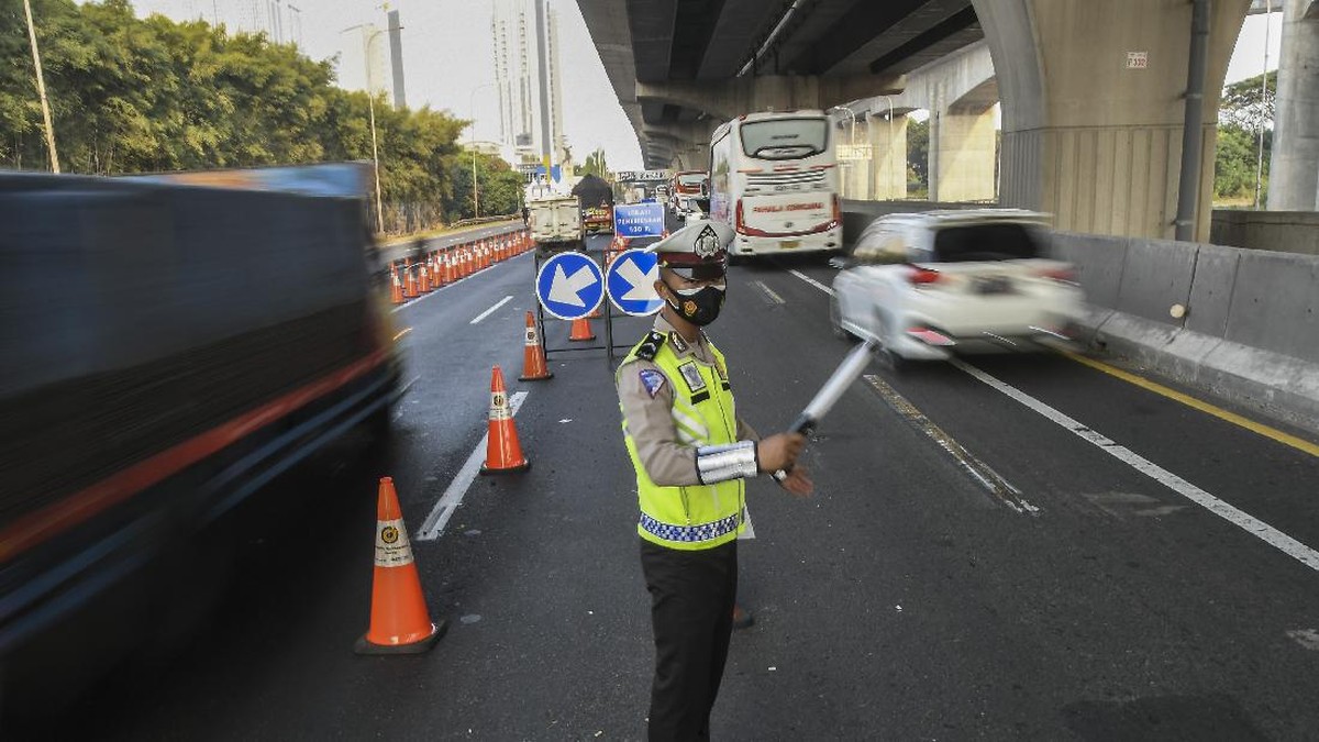 FOTO: Penyekatan Ketat di Sejumlah Tol Jelang Iduladha