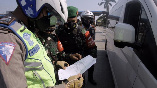 Polisi akan tetap menindak pelaku pelanggaran PPKM, meskipun kendaraan ditempel stiker bertuliskan 'Sinergitas TNI Polri dan Dishub Nusantara'.