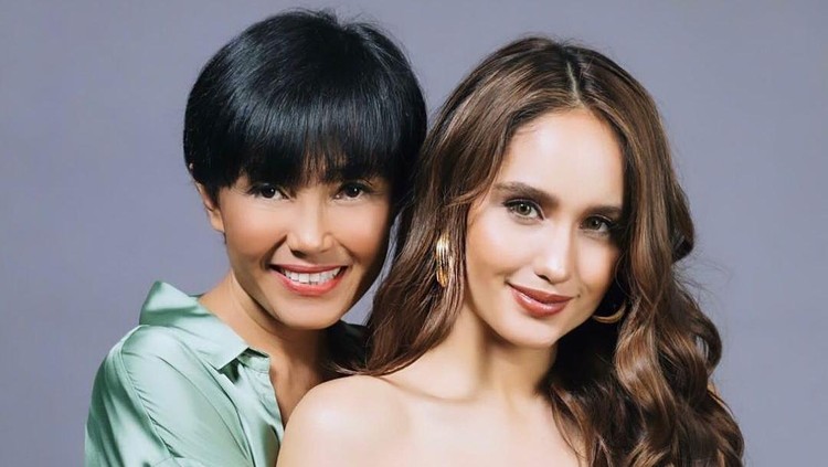 Cinta Laura dan Ibunya