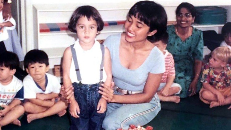 Cinta Laura dan Ibunya