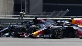 Deret Insiden Panas Hamilton dan Verstappen di F1 2021