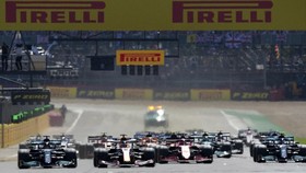 Hasil F1 GP Inggris: Hamilton Menang, Verstappen Kecelakaan