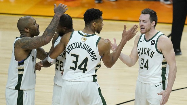 FOTO: Bucks Berbalik Unggul di Final NBA