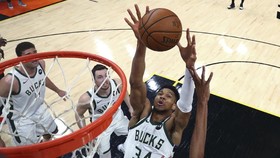 FOTO: Bucks Berbalik Unggul di Final NBA