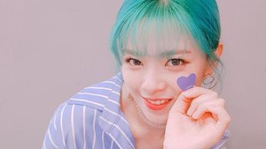 Sederet Idol K-Pop Ini Tampil Segar dengan Rambut Warna-warninya, Bisa Jadi Inspirasi Untukmu Lho!