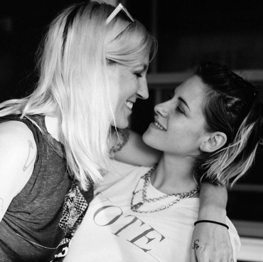 Kristen Stewart Resmi Bertunangan dengan Kekasih Wanitanya