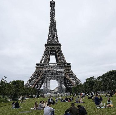 5 Alasan Paris Tak Seindah Foto Marshel Widianto Kutangan di Menara Eiffel