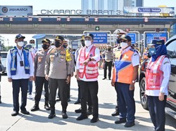 Pantau Cikarang Barat, Menhub Pastikan Penyekatan Mobilitas Lancar