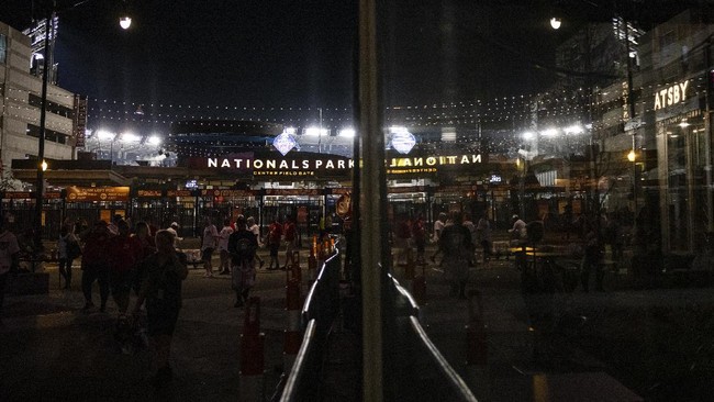 FOTO: Insiden Penembakan di Luar Stadion Baseball Washington