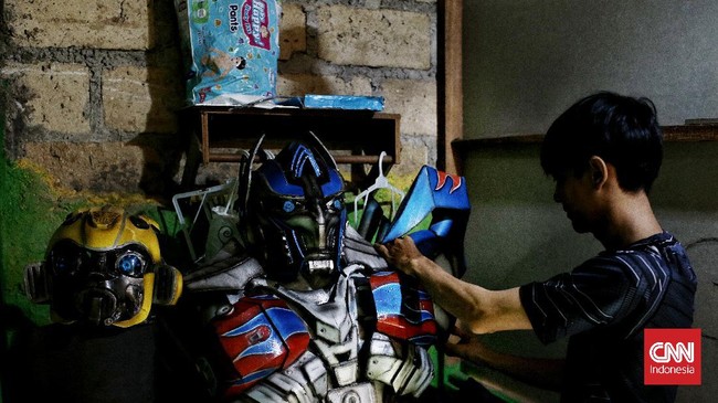 FOTO: 'Superhero' Mati Pendapatan Kala PPKM Darurat