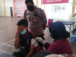 2.000 Orang Ikuti Vaksinasi di GOR Manahan Solo, 500 Jatah Mahasiswa