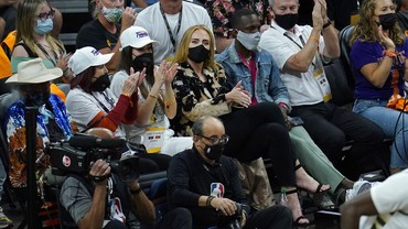 img-title Adele Diisukan Pacaran dengan Rich Paul Agen Pebasket LeBron James