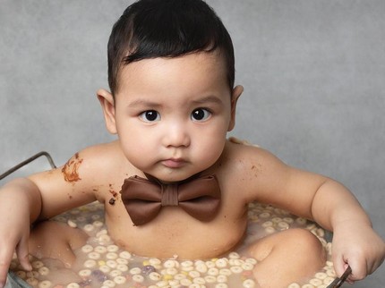 7 Potret Anak Roger Danuarta, Berendam di Makanan hingga Panen Hujatan