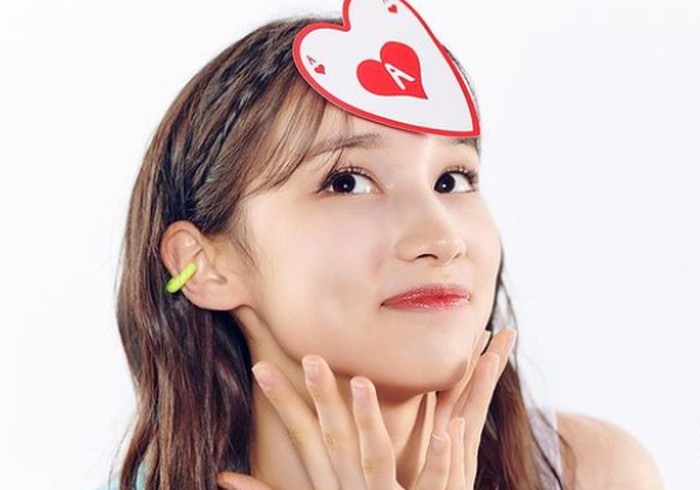 Bahiyyih lahir di Cina, dan pindah ke Korea ketika ia berusia 6 tahun. Gadis bermata indah ini cukup lancar berbahasa mandarin. Selain itu, ia juga menguasai bahasa Inggris dan sedikit bahasa Portugis, seperti kakaknya. (Foto: Instagram.com/girlsplanet999)