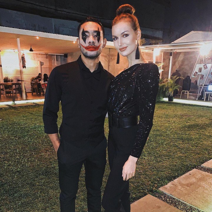 <p>Sejak saat itu, keduanya menjalin hubungan yang sangat dekat hingga akhirnya menikah. Potret ini diambil ketika mereka tengah menghadiri acara pesta Halloween. (Foto: Instagram: @diegoafisyah)</p>