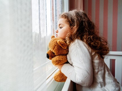 5 Doa Saat Turun Hujan yang Bisa Diajarkan kepada Si Kecil
