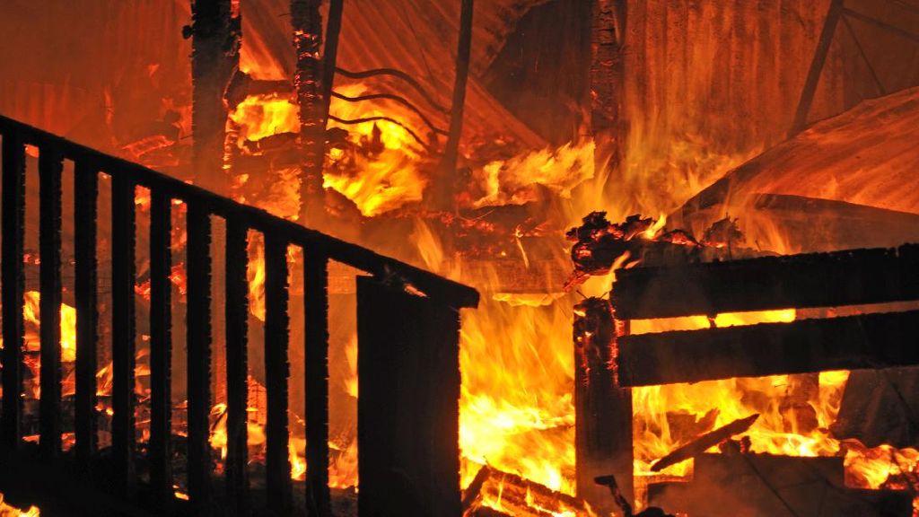 Kebakaran Ruko Tekstil di Pondok Aren Padam, Api dari Rumah Dekorasi