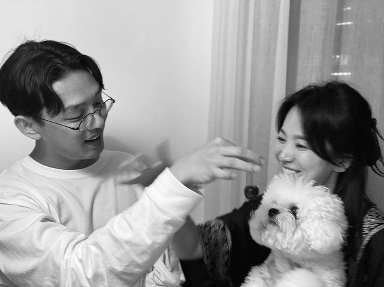 Intip Potret Bestfriend Goals Song Hye Kyo dan Yoo Ah In, Makin Langgeng! Persahabatan Song Hye Kyo dan Yoo Ah In memang sudah terjalin lama. Yuk kita intip kebersamaan mereka!