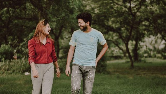 Tetap Profesional, 4 Hal Ini Perlu Diperhatikan Saat Pacaran dengan Teman Sekantor