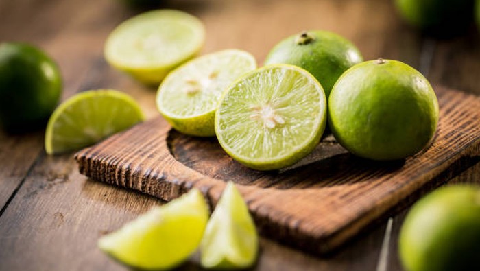 Nggak Banyak yang Tahu, Jeruk Nipis Ternyata Punya 5 Manfaat Ini untuk Tubuh!